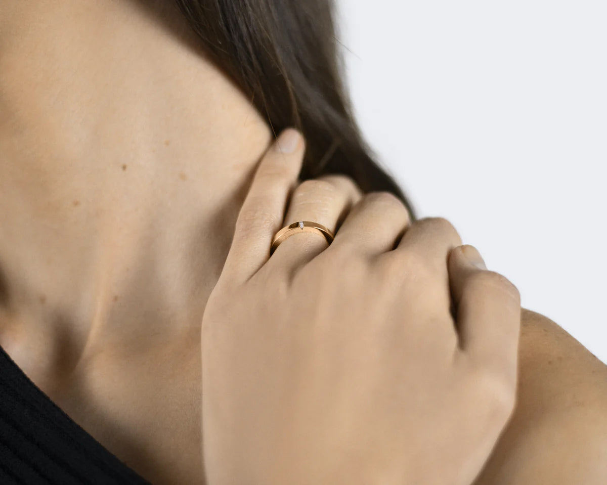 2mm ribbon ring with diamond la 5g