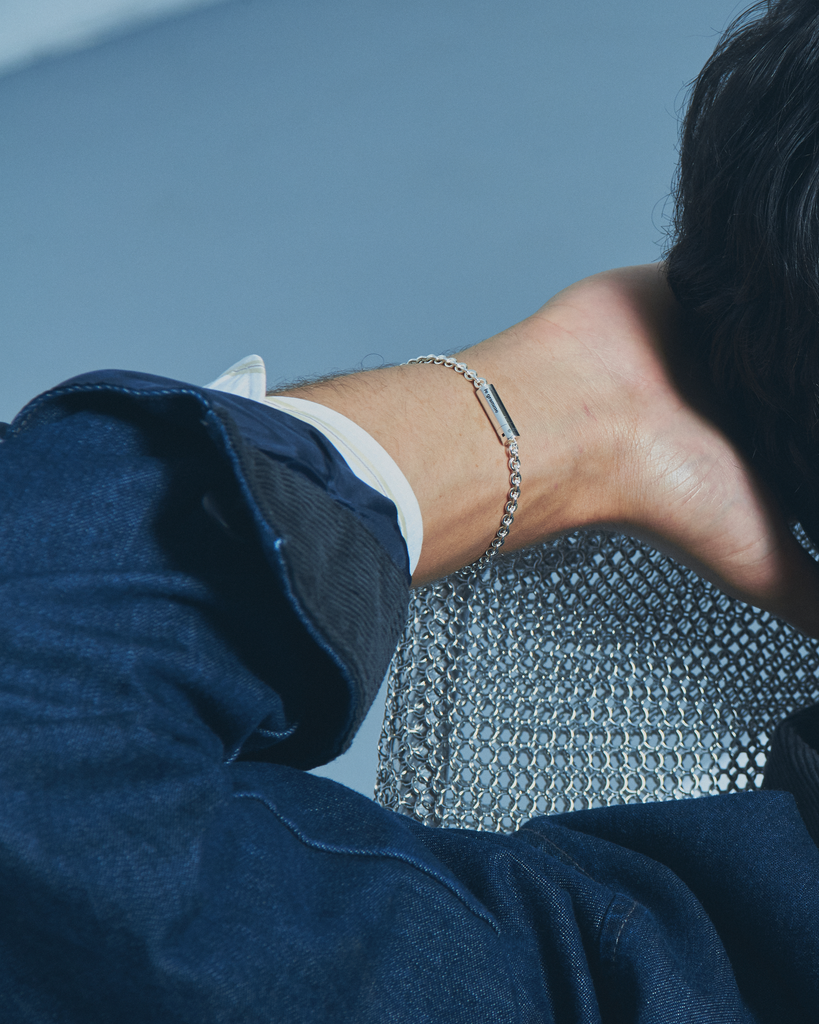 focus : bracelet câble sur chaîne